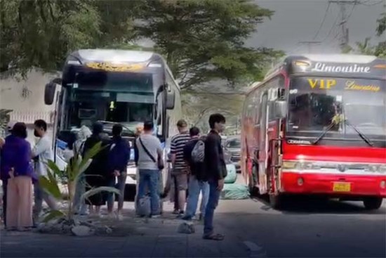 Lật tẩy chiêu trò 'lùa' khách về bến lậu của các nhà xe tại TP.HCM