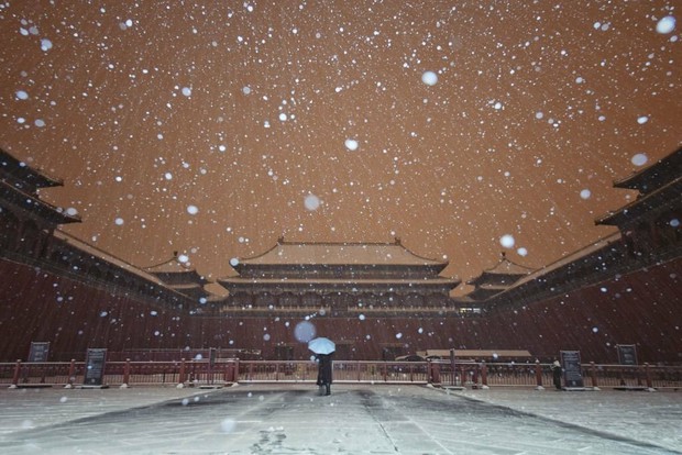 Trung Quốc: Tuyết đầu mùa bao phủ tạo nên cảnh tượng đẹp đến nao lòng tại Tử Cấm Thành-13