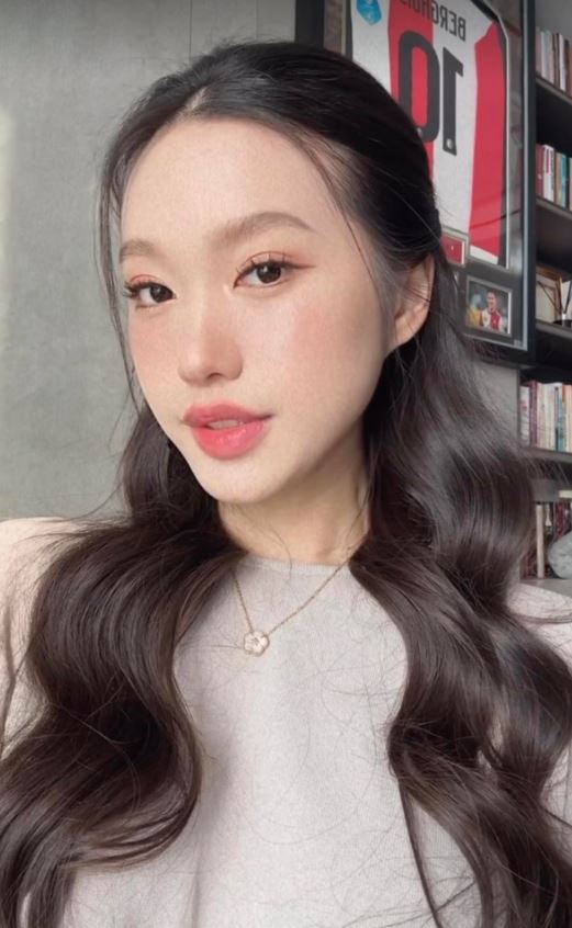 Huyền Baby quay lén chồng đại gia đang bóp chân cho vợ, phản ứng của nam doanh nhân khiến netizen thích thú-4