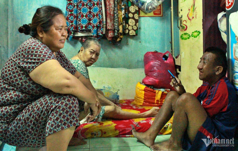 26 năm nuôi con riêng của chồng, người phụ nữ nhiều đêm không dám ngủ-1