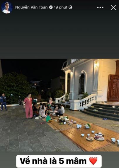 Văn Toàn mở tiệc tại nhà bạc tỉ ở quê khao họ hàng, thoải mái hát hò vui vẻ-1