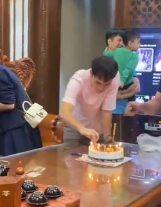 Văn Toàn mở tiệc tại nhà bạc tỉ ở quê khao họ hàng, thoải mái hát hò vui vẻ-3