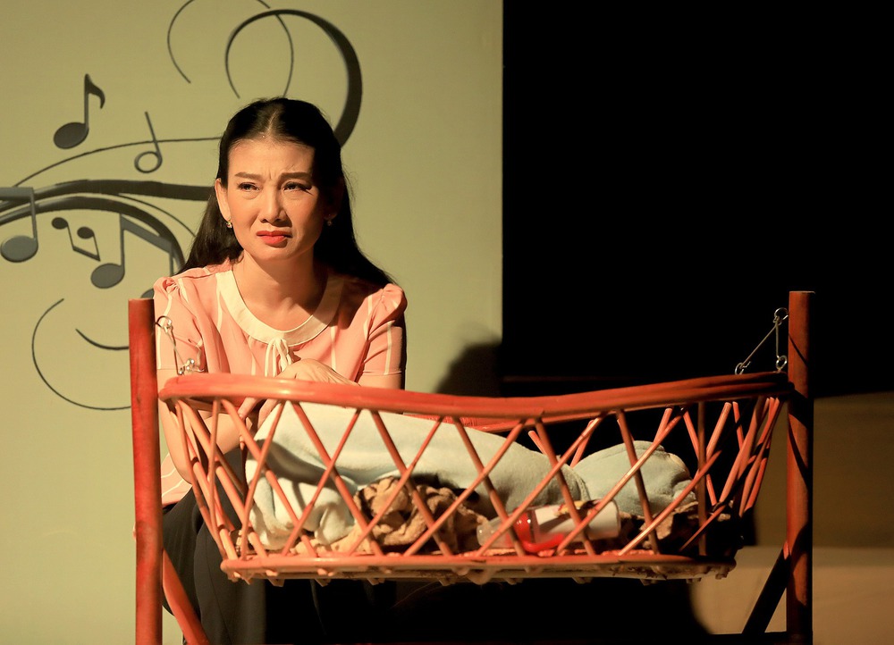 NSND là nữ giám đốc nhà hát kịch, U50 không lấy chồng, sinh con, bán nhà, bán xe vì sân khấu-3