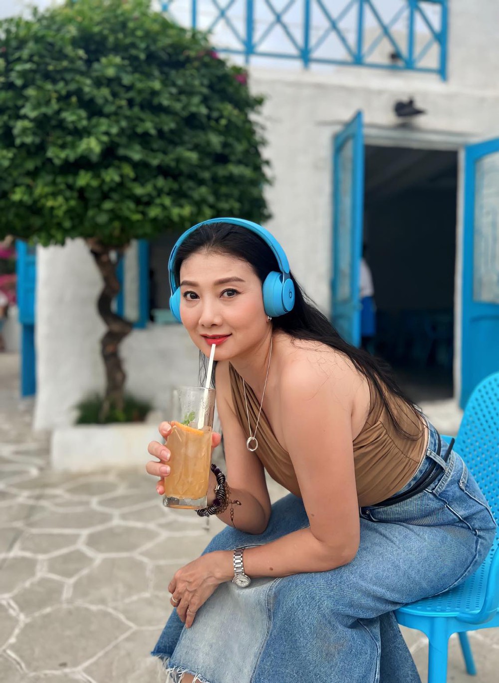 NSND là nữ giám đốc nhà hát kịch, U50 không lấy chồng, sinh con, bán nhà, bán xe vì sân khấu-4