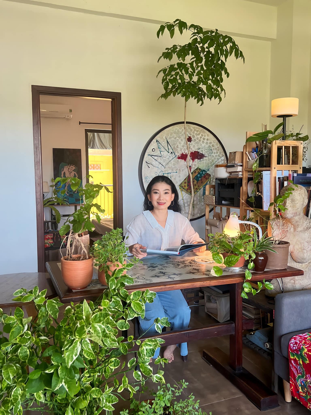 NSND là nữ giám đốc nhà hát kịch, U50 không lấy chồng, sinh con, bán nhà, bán xe vì sân khấu-5