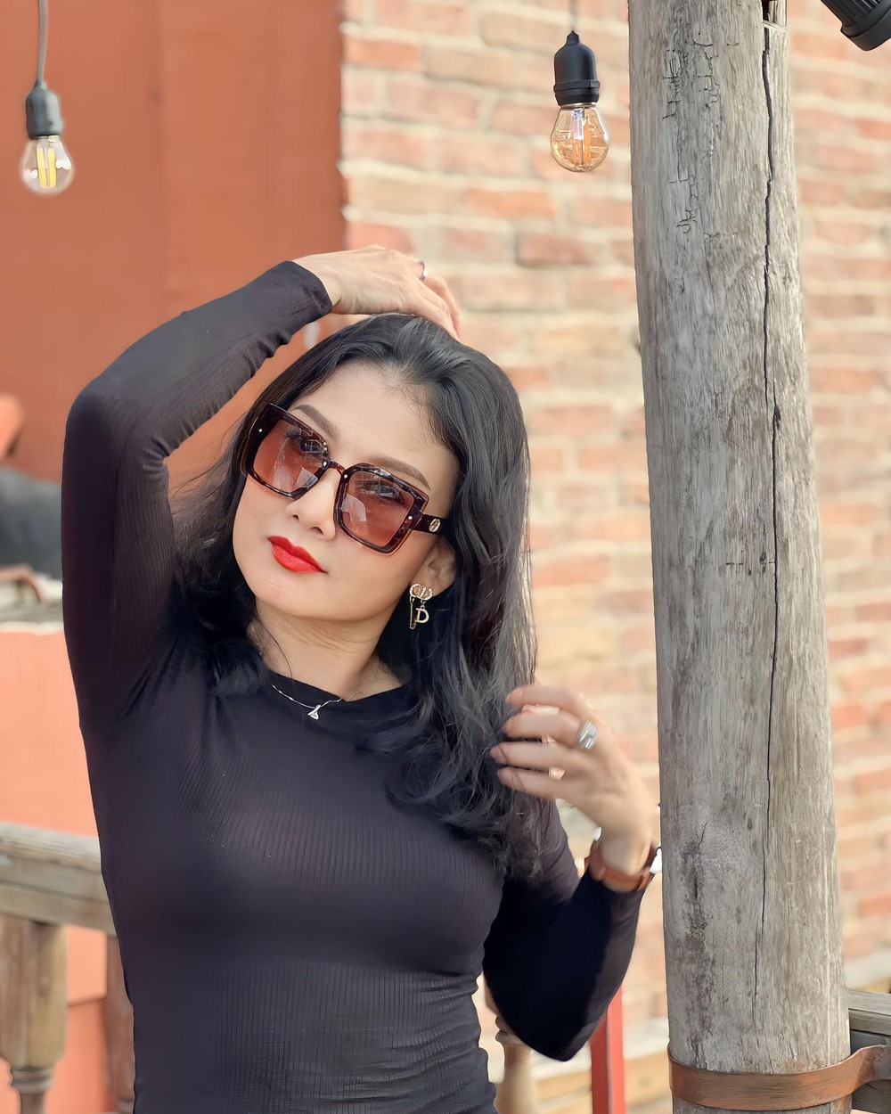 NSND là nữ giám đốc nhà hát kịch, U50 không lấy chồng, sinh con, bán nhà, bán xe vì sân khấu-6