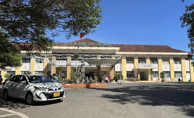 Tạm đình chỉ một bác sĩ trục lợi bảo hiểm y tế hàng trăm triệu đồng-1