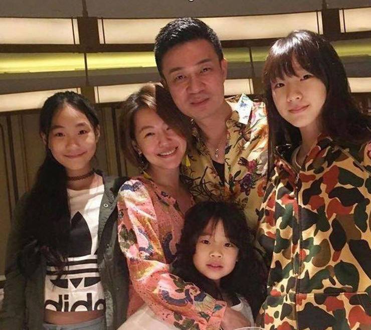 Con gái bị tố đánh bạn cùng lớp, nữ DV đình đám nói 1 câu thông minh khiến mẹ bé gái bị hại câm nín-1