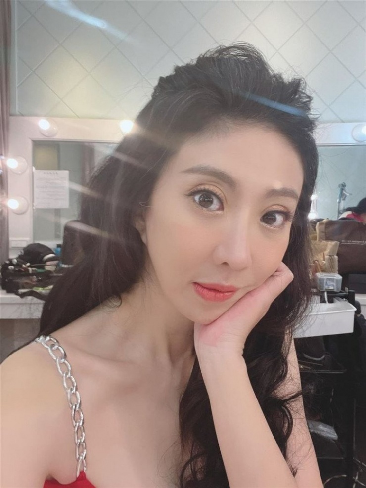 Con gái bị tố đánh bạn cùng lớp, nữ DV đình đám nói 1 câu thông minh khiến mẹ bé gái bị hại câm nín-3