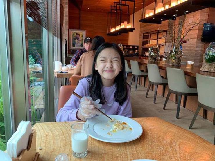 Con gái bị tố đánh bạn cùng lớp, nữ DV đình đám nói 1 câu thông minh khiến mẹ bé gái bị hại câm nín-4