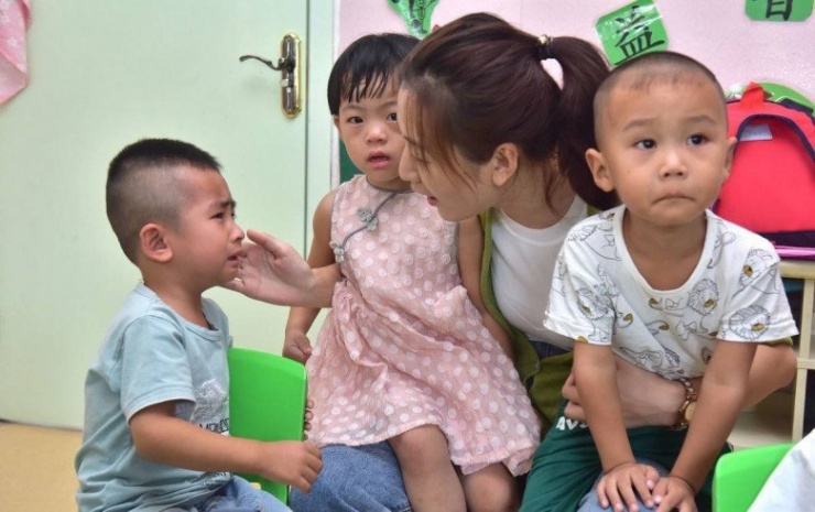 Con gái bị tố đánh bạn cùng lớp, nữ DV đình đám nói 1 câu thông minh khiến mẹ bé gái bị hại câm nín-6