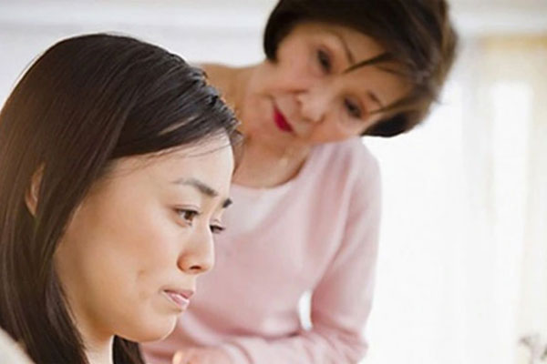 Bị mẹ kế bắt bẻ mâm cỗ, em dâu tôi chỉ nói mấy câu đã khiến bà xấu hổ-2