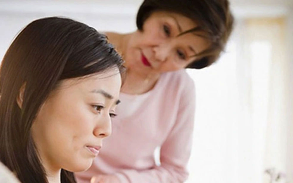 Hối hận khi biết nguồn gốc 2 cây vàng mẹ kế tặng tôi trong ngày cưới-1