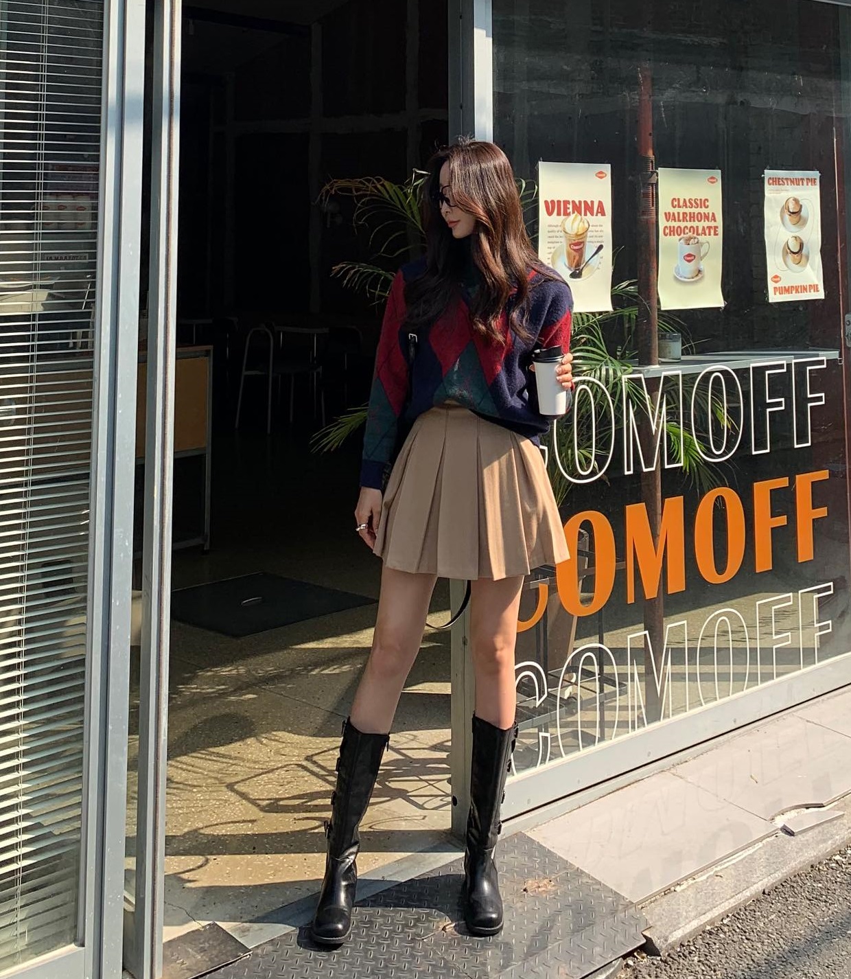 5 kiểu chân váy ngắn trẻ trung nên sắm để diện Tết-9