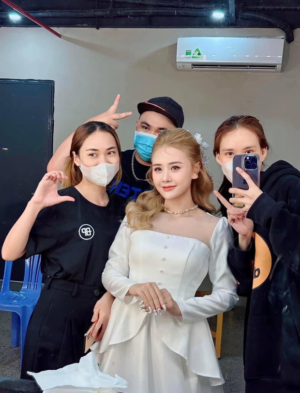 Vì sao thợ makeup lại cảm thấy tổn thương rồi làm tổn thương người khác khi khách book trang điểm tiệc lại thành cô dâu?-3