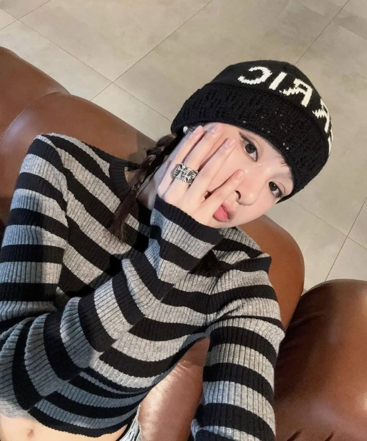 Hiền Hồ hồn nhiên livestream như chưa từng có scandal, gần 11.000 người xem nhưng phải vội tắt vì loạt bình luận của netizen-2