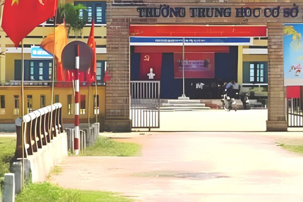 Nữ giáo viên phải giải trình, mất chức tổ trưởng sau tố cáo của phụ huynh-1