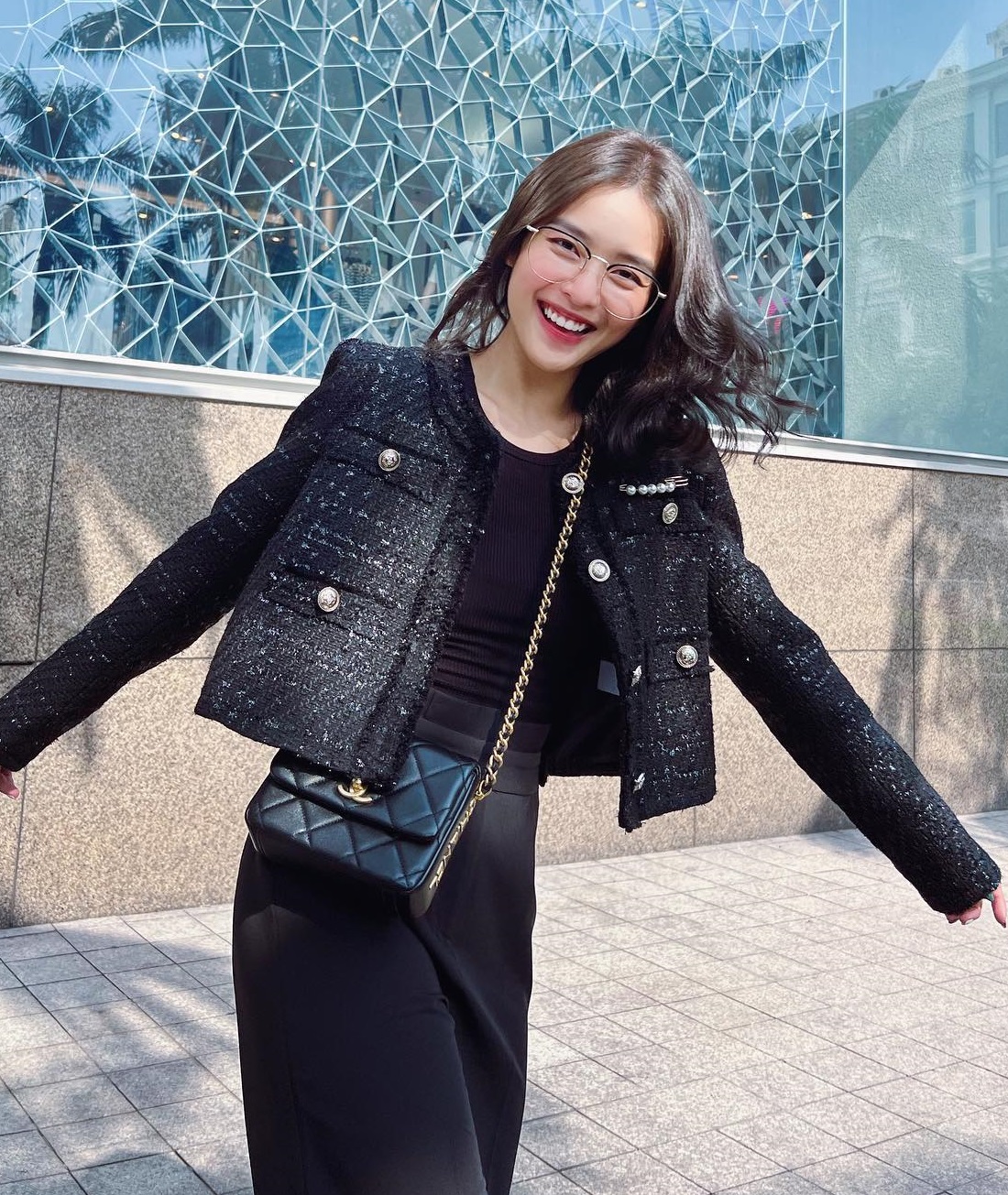 5 mẫu áo khoác sang xịn mịn, không thể thiếu trong tủ đồ của sao Việt-10