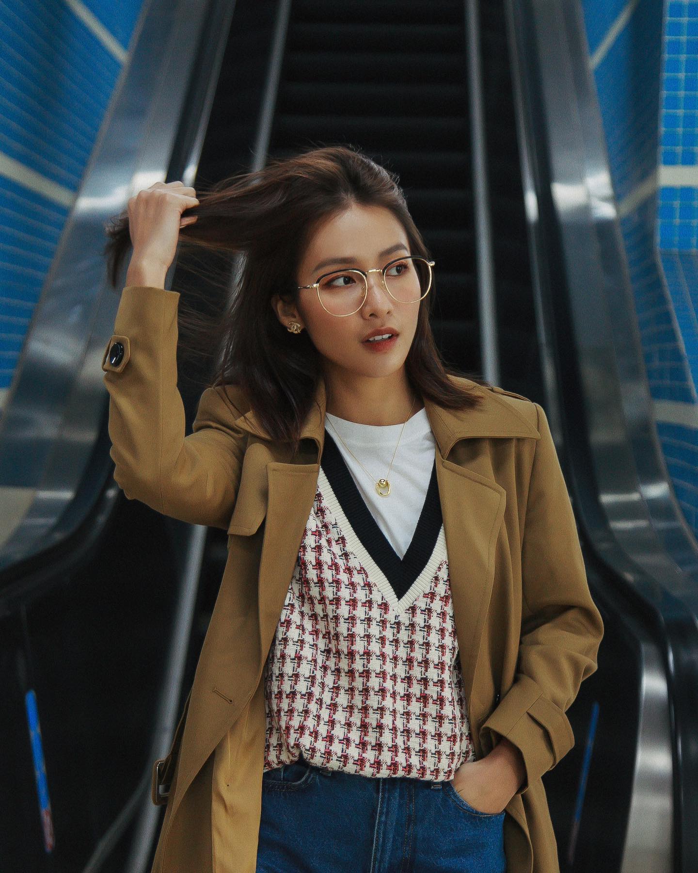 5 mẫu áo khoác sang xịn mịn, không thể thiếu trong tủ đồ của sao Việt-7