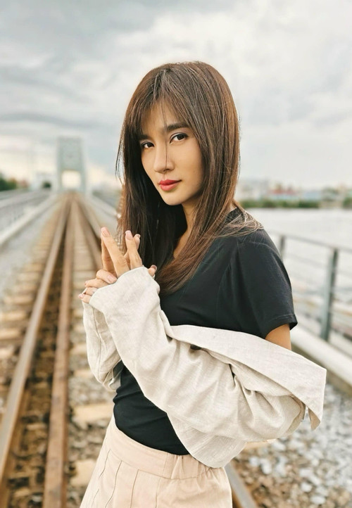 Kim Tuyến: Mẹ đơn thân gợi cảm, nhận danh hiệu NSƯT ở tuổi 36-10