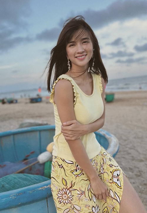 Kim Tuyến: Mẹ đơn thân gợi cảm, nhận danh hiệu NSƯT ở tuổi 36-7