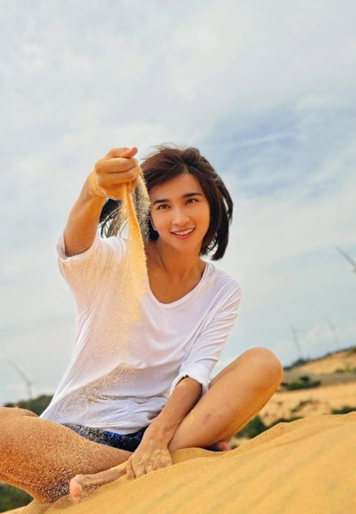 Kim Tuyến: Mẹ đơn thân gợi cảm, nhận danh hiệu NSƯT ở tuổi 36-8