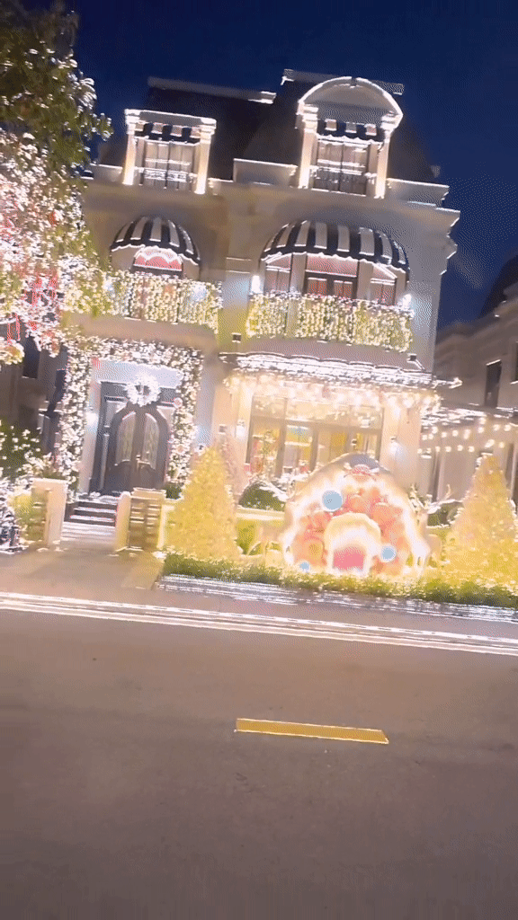 Đại gia quận 7 Đoàn Di Băng flex biệt thự 22 tỷ mùa Noel: Giăng đèn sáng rực góc phố, góc sống ảo nào cũng lung linh-2