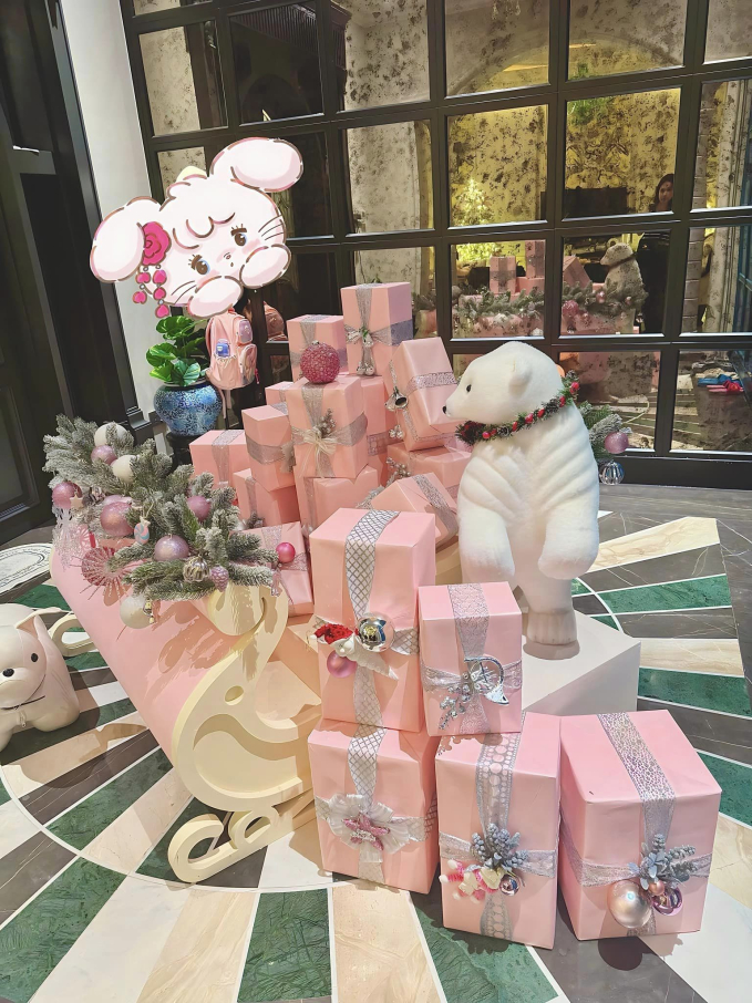 Đại gia quận 7 Đoàn Di Băng flex biệt thự 22 tỷ mùa Noel: Giăng đèn sáng rực góc phố, góc sống ảo nào cũng lung linh-8