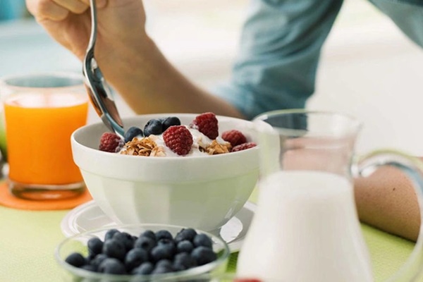 Dịp lễ Tết cận kề, chuyên gia điểm mặt” 5 thói xấu trong bữa ăn gây tổn hại sức khỏe và chỉ cách ăn đúng-3