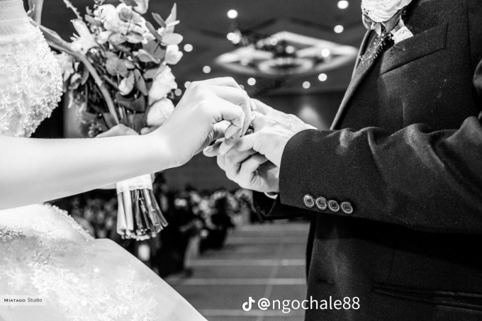 Bà xã kém 15 tuổi của NS Công Lý hé lộ loạt ảnh cưới, mong muốn điều này sau 3 năm kết hôn-4