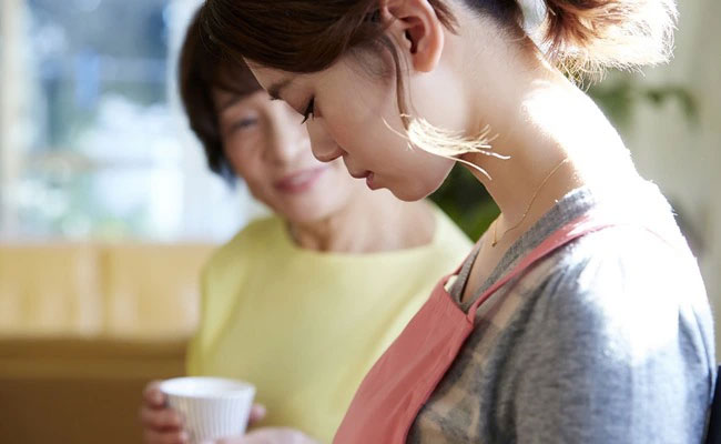 Mẹ chồng đi khoe với hàng xóm con dâu được cho cả tỷ bạc, tiền chất đầy két-1