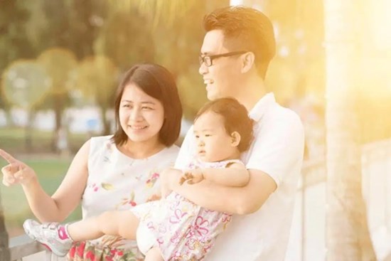Chuyên gia giáo dục nói: Con bạn có hạnh phúc, thành đạt hay không, bố mẹ phải cho con đủ ba thứ