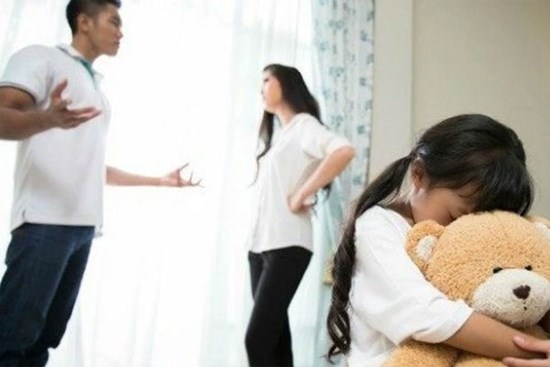Đang do dự ly hôn, con gái nói một câu khiến tôi lập tức viết đơn