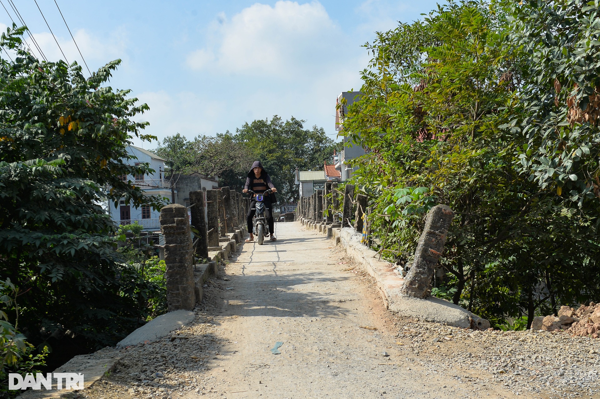 Hiện trường vụ 3 bố con tử vong trên sông Bắc Hưng Hải ở Hưng Yên-11