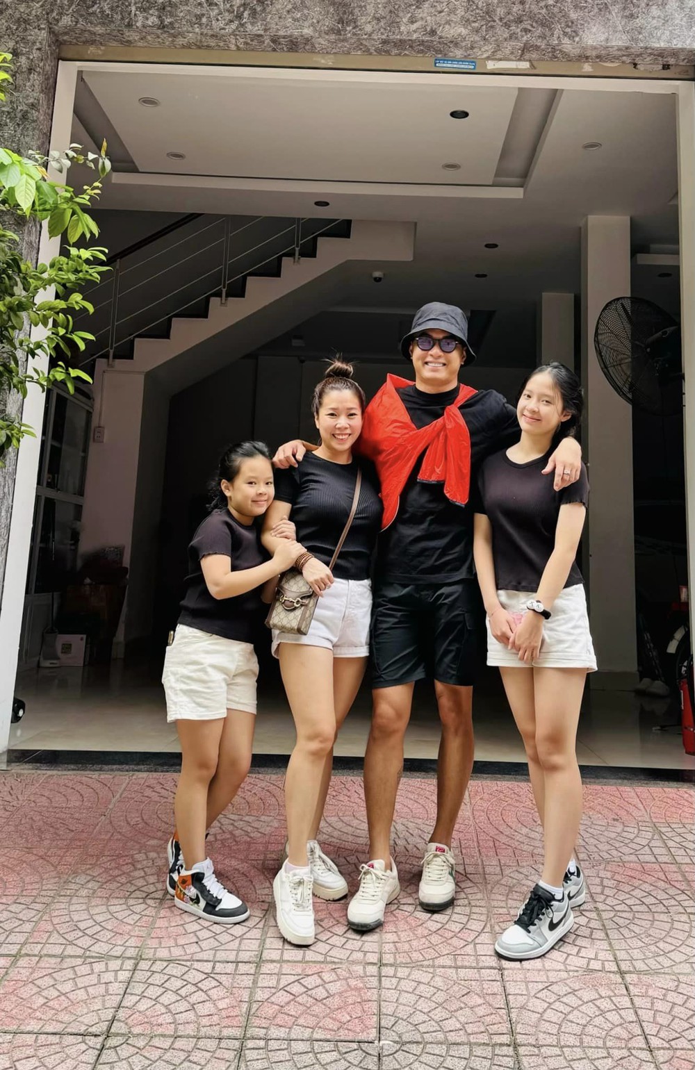 Hồng Đăng sau khi nghỉ việc ở Nhà hát Kịch Hà Nội: Chuyển nghề bán ô tô cũ, chăm khoe đời thường vui vẻ-3
