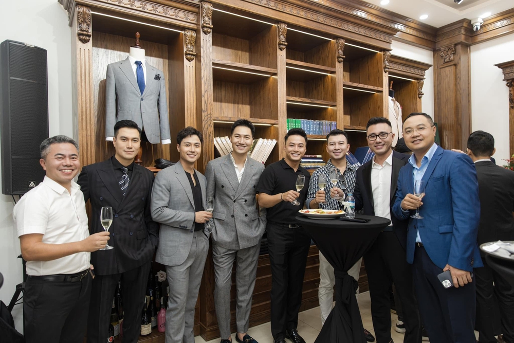 Hồng Đăng sau khi nghỉ việc ở Nhà hát Kịch Hà Nội: Chuyển nghề bán ô tô cũ, chăm khoe đời thường vui vẻ-8