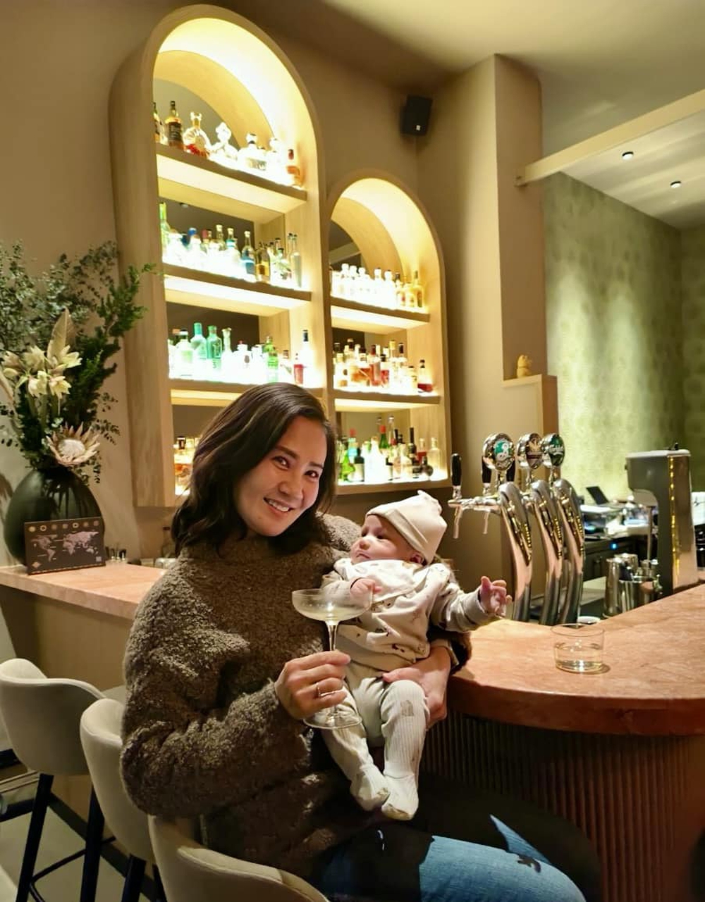 Mỹ nhân màn ảnh được phong NSƯT ở tuổi 50: Suýt ly hôn chồng nổi tiếng, U50 tuổi vẫn sinh con thứ 4-6