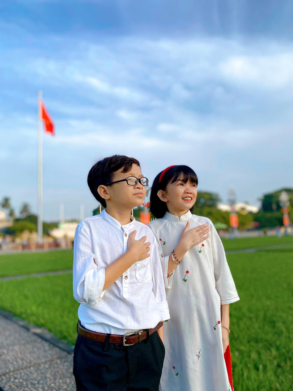 Đôi vợ chồng cao 1m20 sau 4 năm kết hôn: Mở công ty, cửa hàng kinh doanh, tặng nhau quà khủng-1