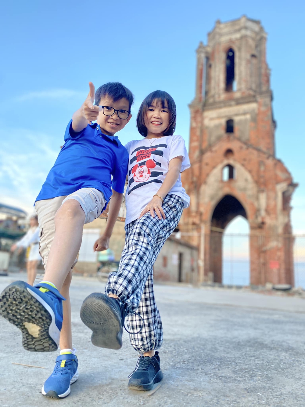 Đôi vợ chồng cao 1m20 sau 4 năm kết hôn: Mở công ty, cửa hàng kinh doanh, tặng nhau quà khủng-6