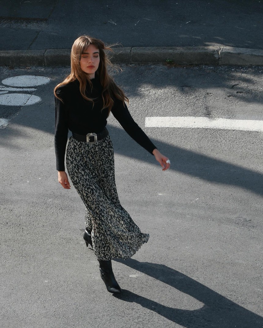 Tham khảo phụ nữ Pháp 10 cách diện chân váy dài sang trọng, phù hợp với mùa lễ hội-4