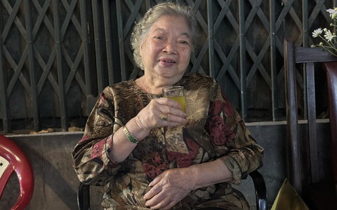 Mẹ NSND Lê Khanh được phong NSƯT ở tuổi 85: Số giời thương nên cho chứ tôi chả bao giờ dám nghĩ là được-1