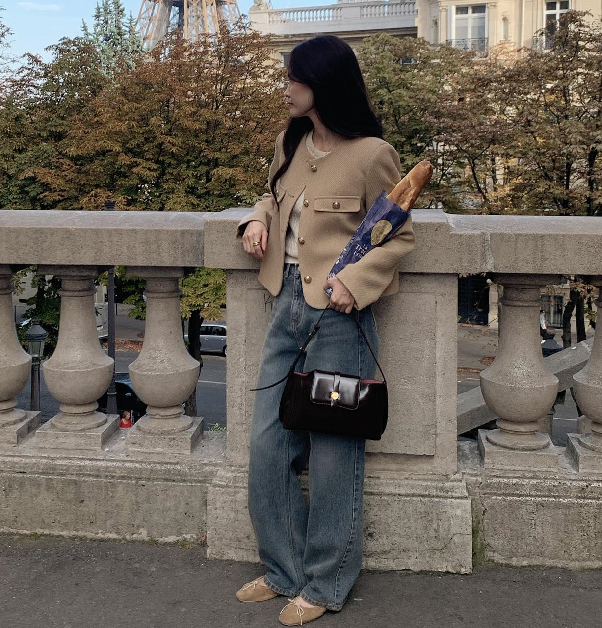 Quần jeans ống rộng đang dẫn đầu xu hướng và 10 cách diện chuẩn sành điệu-6