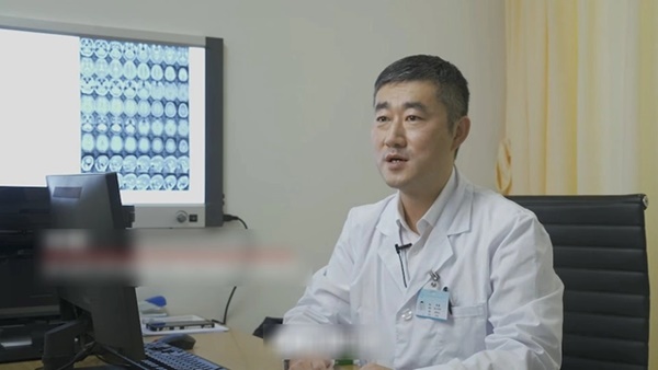 Cô gái 20 tuổi bị chẩn đoán mắc ung thư dạ dày chỉ sau nửa năm uống nước kiểu này, bác sĩ cảnh báo thói quen nguy hại-2