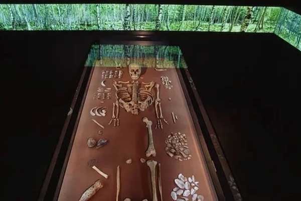 Manh mối mới về mộ chôn pháp sư và đứa trẻ sơ sinh khoảng 9.000 năm trước-1