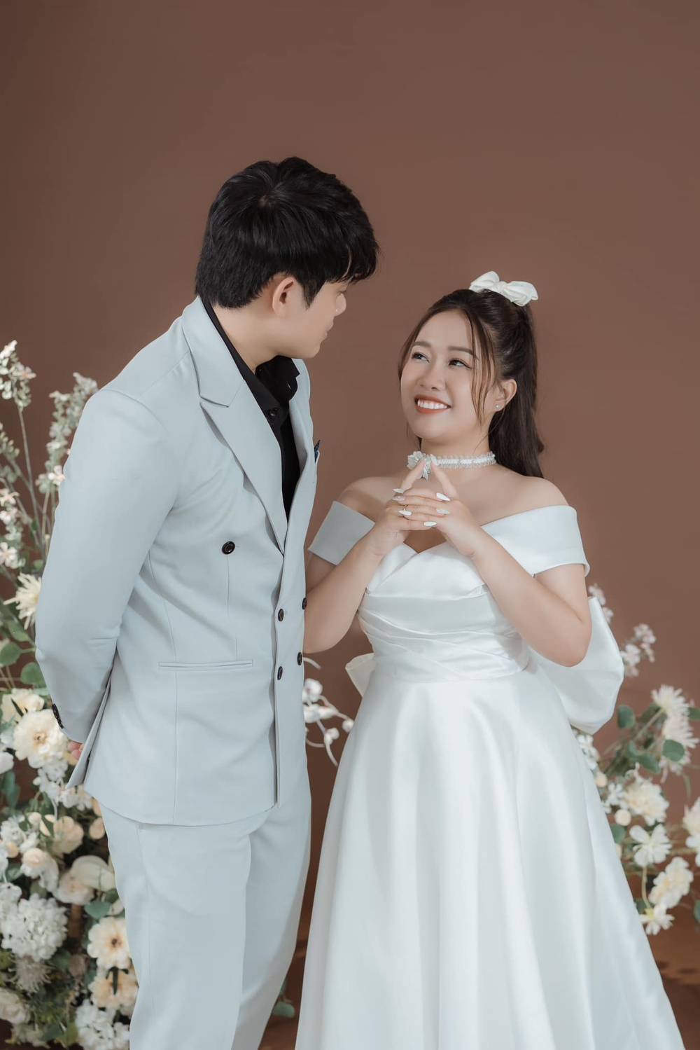 Trai đẹp 1m80 si mê cô gái 1m50, chưa gặp mặt đã cho 5 triệu/tháng, tặng kim cương chứng minh chân thành-5