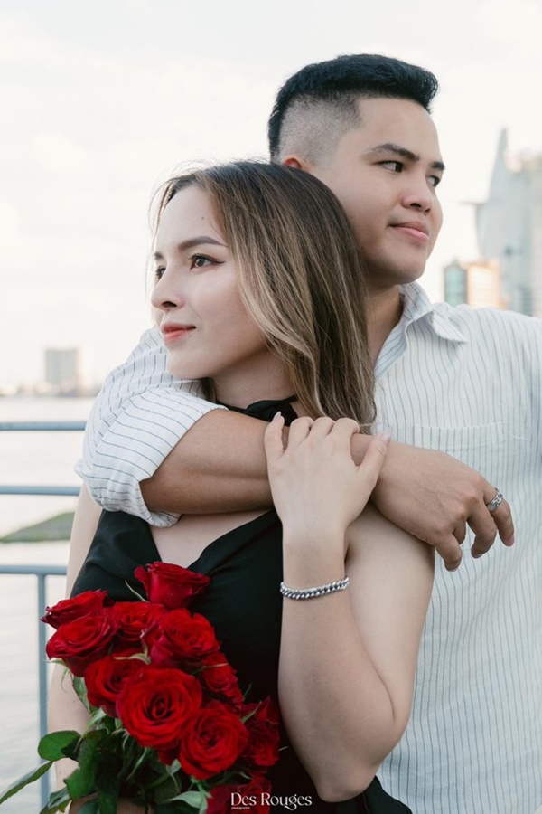 Cô dâu Bình Phước đeo 25 cây vàng lên sân khấu làm điều chưa từng, cả hôn trường náo loạn”-6