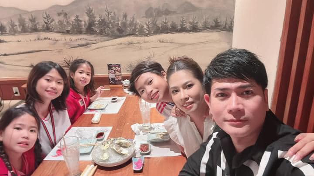 Nam ca sĩ Việt nổi danh một thời, tổ chức đám cưới sau 11 năm chung sống, có 5 con là ai?-5