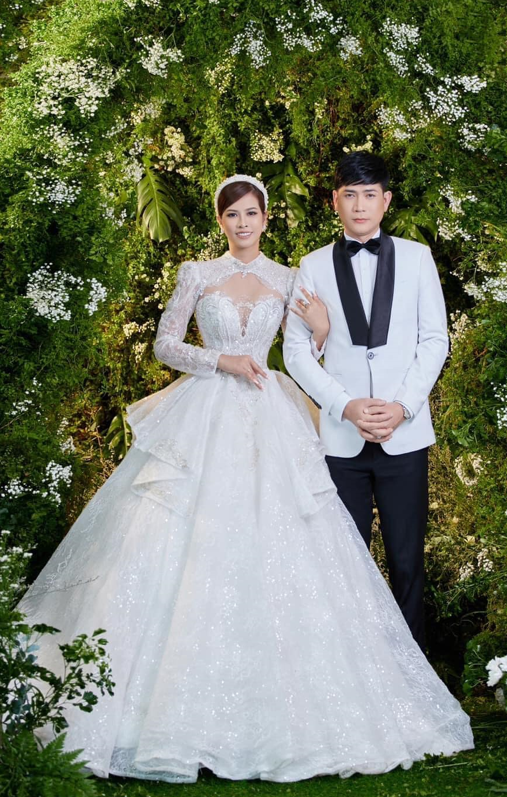 Nam ca sĩ Việt nổi danh một thời, tổ chức đám cưới sau 11 năm chung sống, có 5 con là ai?-3