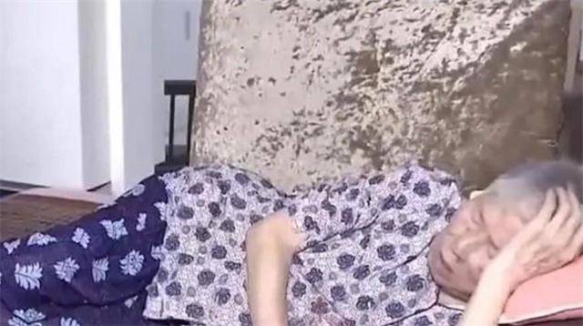 Người phụ nữ ăn bám mẹ già 94 tuổi vì tự cho mình có số hưởng phúc, 3 lần hôn nhân đổ vỡ vì chỉ biết ở nhà tiêu tiền-4