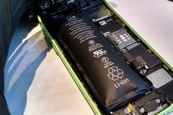 Gián bò vào tai con, mẹ xử lý thông minh giúp bé thoát nạn-2